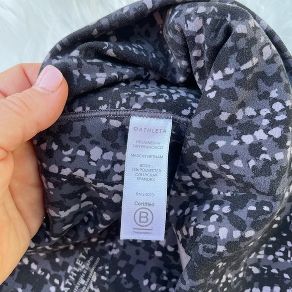 Athleta Salutation II Capri Stash Pocket - size large - Picture 7 of 12